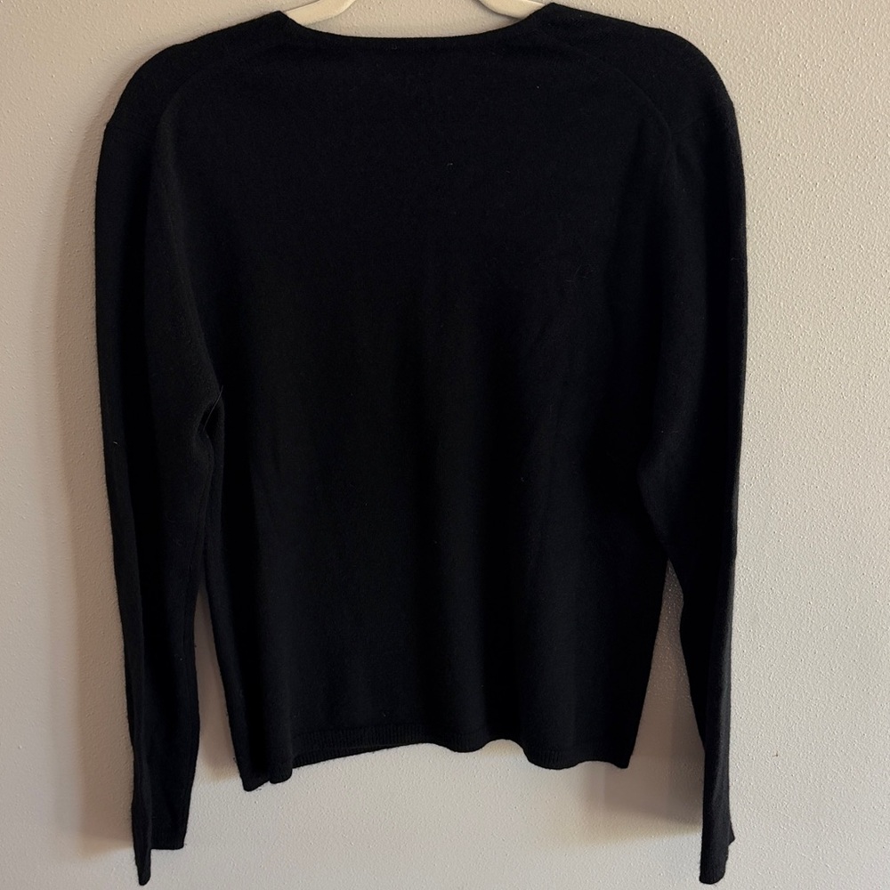 Classic Black V-Neck Sweater, 100% Cashmere Size L - Picture 4 of 4